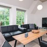 Luxury Retreat By The Sea 펜션