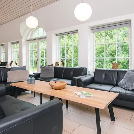 Дом отдыха Luxury Retreat By The Sea *