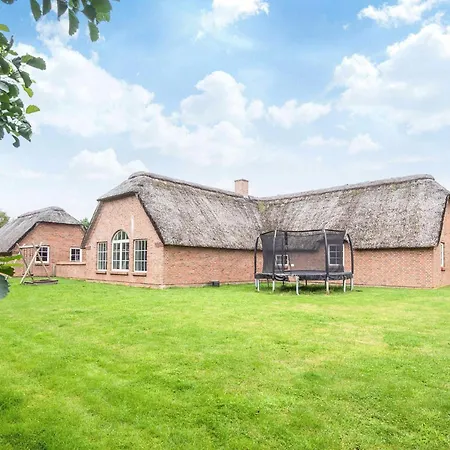 Luxury Retreat By The Sea - By Traum Nyaraló