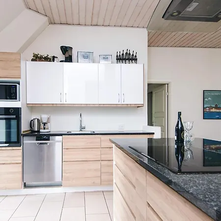 Дом отдыха Luxury Retreat By The Sea